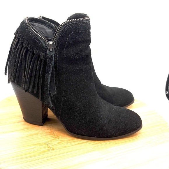 Dolce Vita Onyx Suede Fringe Ankle Boot Block Heel Boot Bootie Size 7 Side Zip - Picture 4 of 9